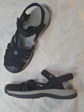 KEEN Rose Closed Toe Sport Sandals Black Size 9